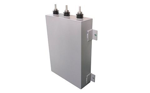 電容器的容量大小與什么有關(guān)？為什么？