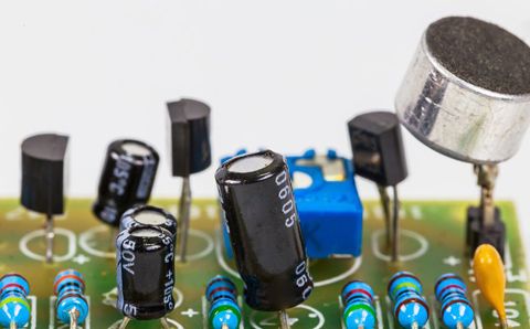 無功補償電容器漏油，可以繼續(xù)使用嗎？